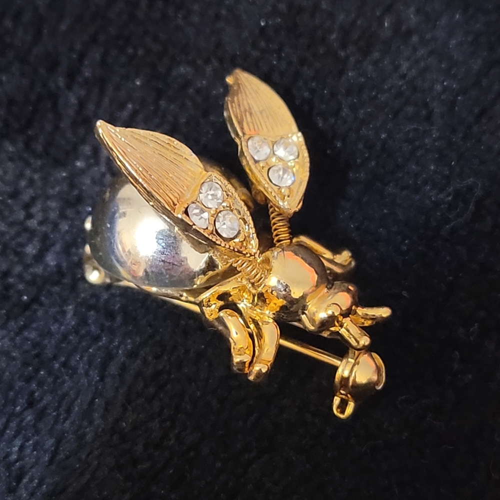 Golden Bee pin brooch